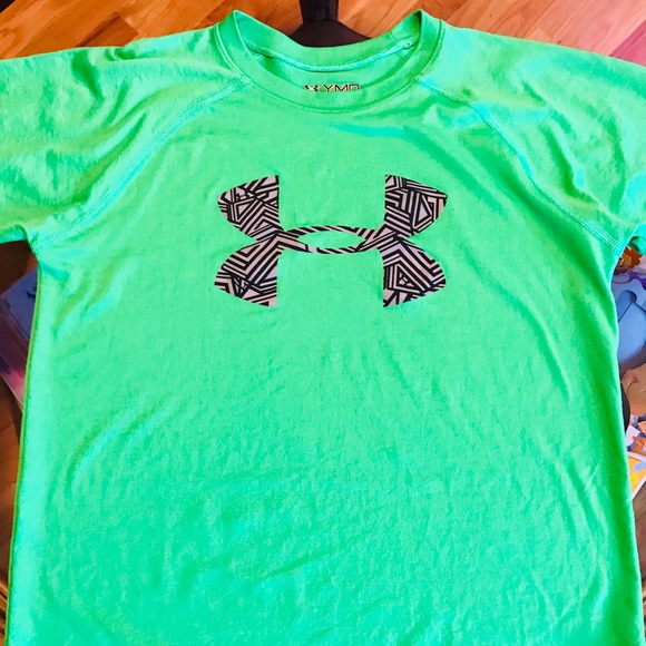 do under armour shirts run small